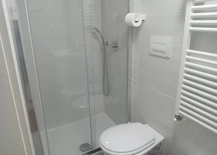 Manzoni 185 Гостевой дом 3*